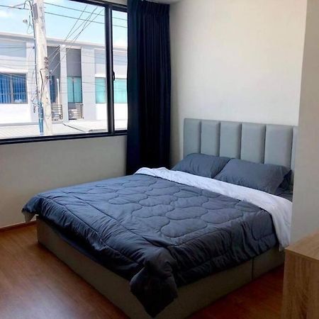 Appartamento Pleno Srinakarin House Complex Samut Prakan Esterno foto