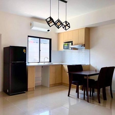 Appartamento Pleno Srinakarin House Complex Samut Prakan Esterno foto