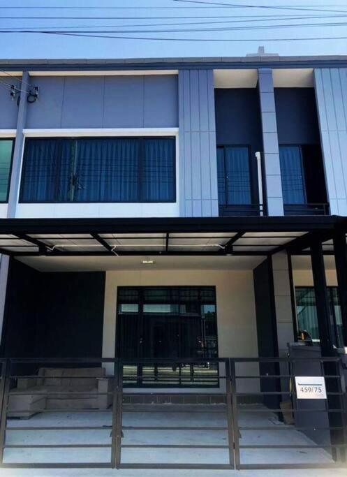 Appartamento Pleno Srinakarin House Complex Samut Prakan Esterno foto