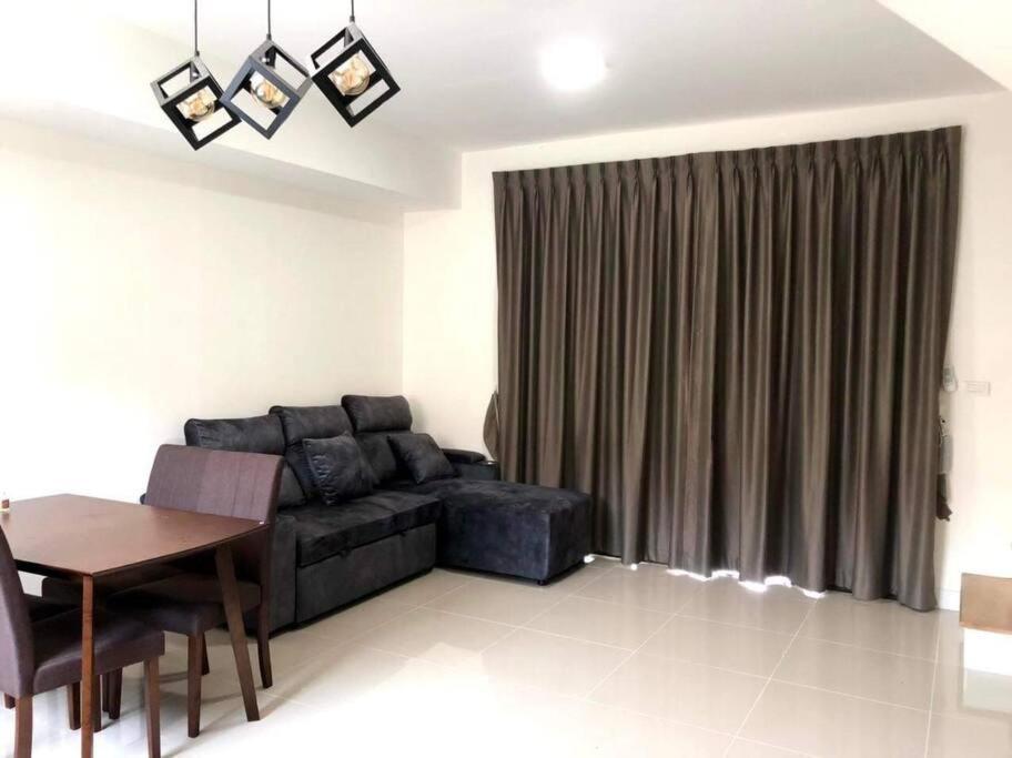 Appartamento Pleno Srinakarin House Complex Samut Prakan Esterno foto