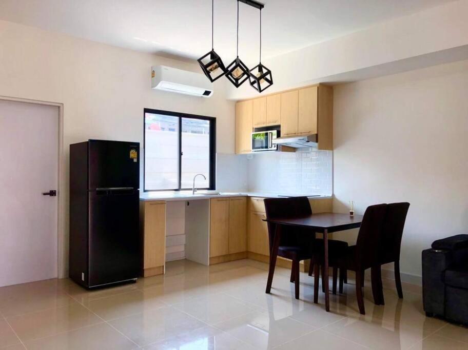 Appartamento Pleno Srinakarin House Complex Samut Prakan Esterno foto